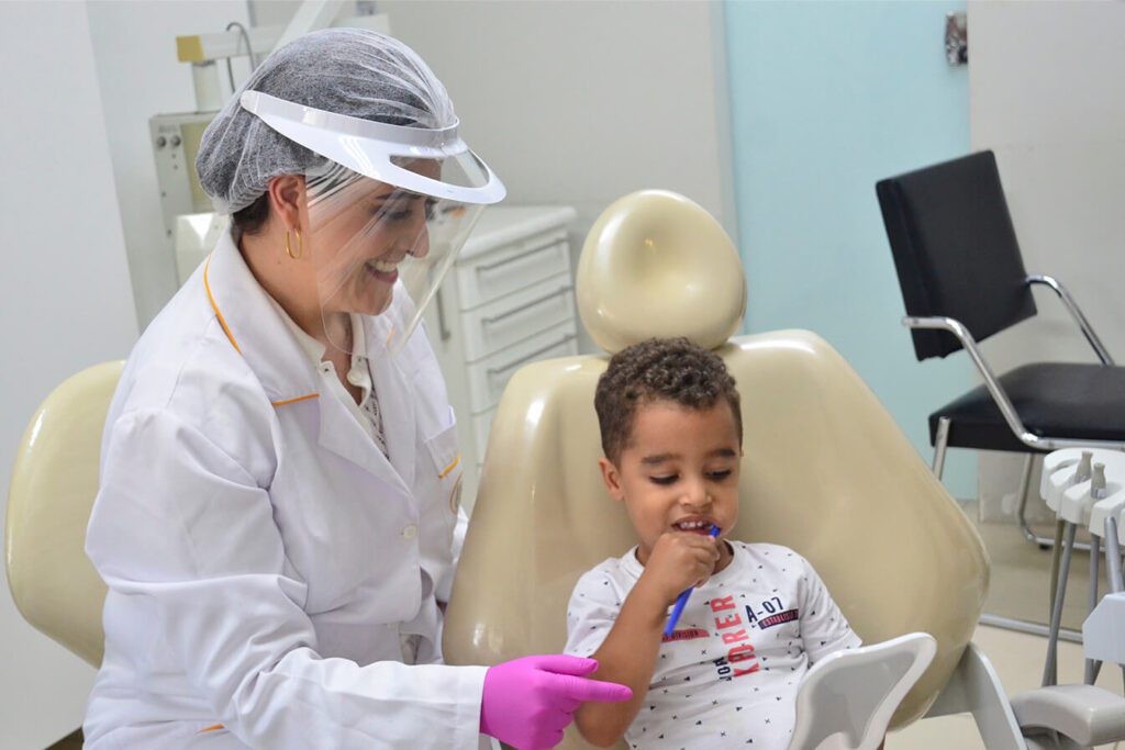 crianças e higiene bucal